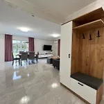 Max House, Energylandia Apartman *